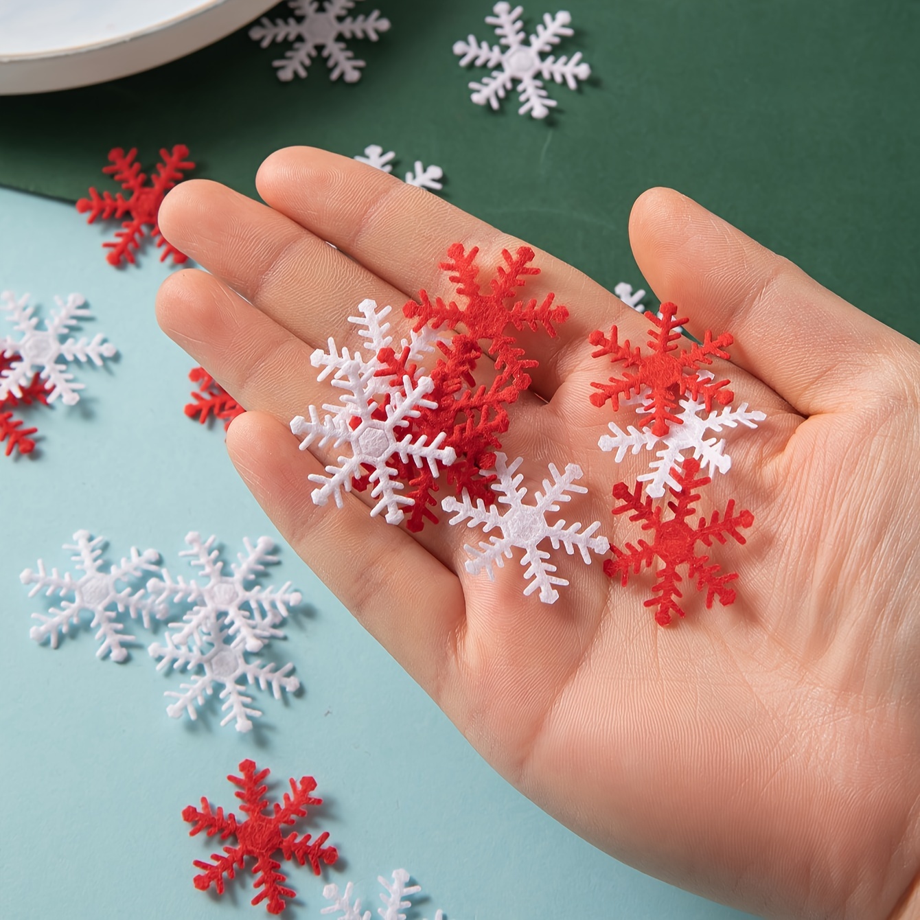 Silver Snow Flake Confetti | 19mm Snowflake Embellishments | Christmas  Table Scatter & Card Making (4 grams)