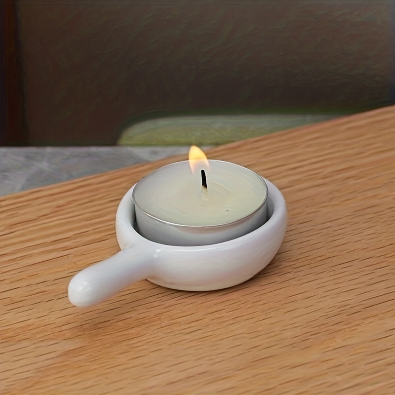 fermer de brûlant bougies diffusion arôme sur table dans une spa