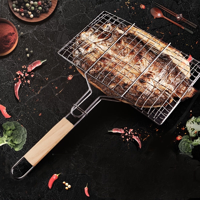 1pc Barbecue Grilling Basket For Fish Vegetable Shrimp Chicken Portable Stainless Steel BBQ Grill Basket With Wooden Handle