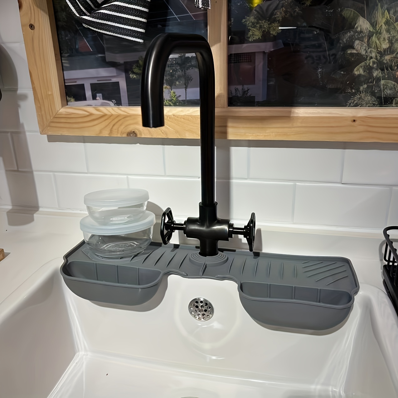  QEYUMY Silicone Kitchen Sink Splash Pad Behind Faucet