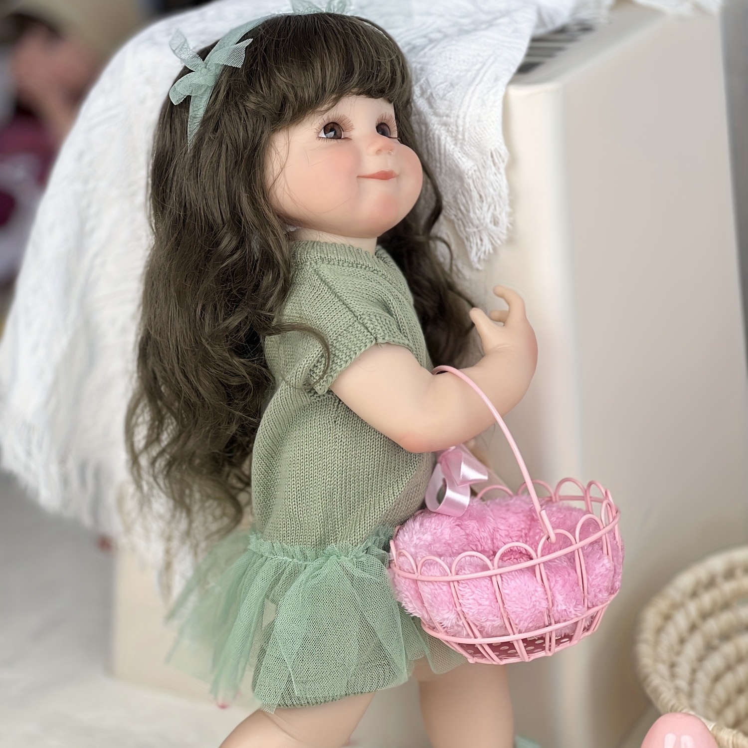 Boneca Bebê Reborn Silicone Cabelo Implantado Olhos Verdes 55 cm Realista -  MUNDO KIDS