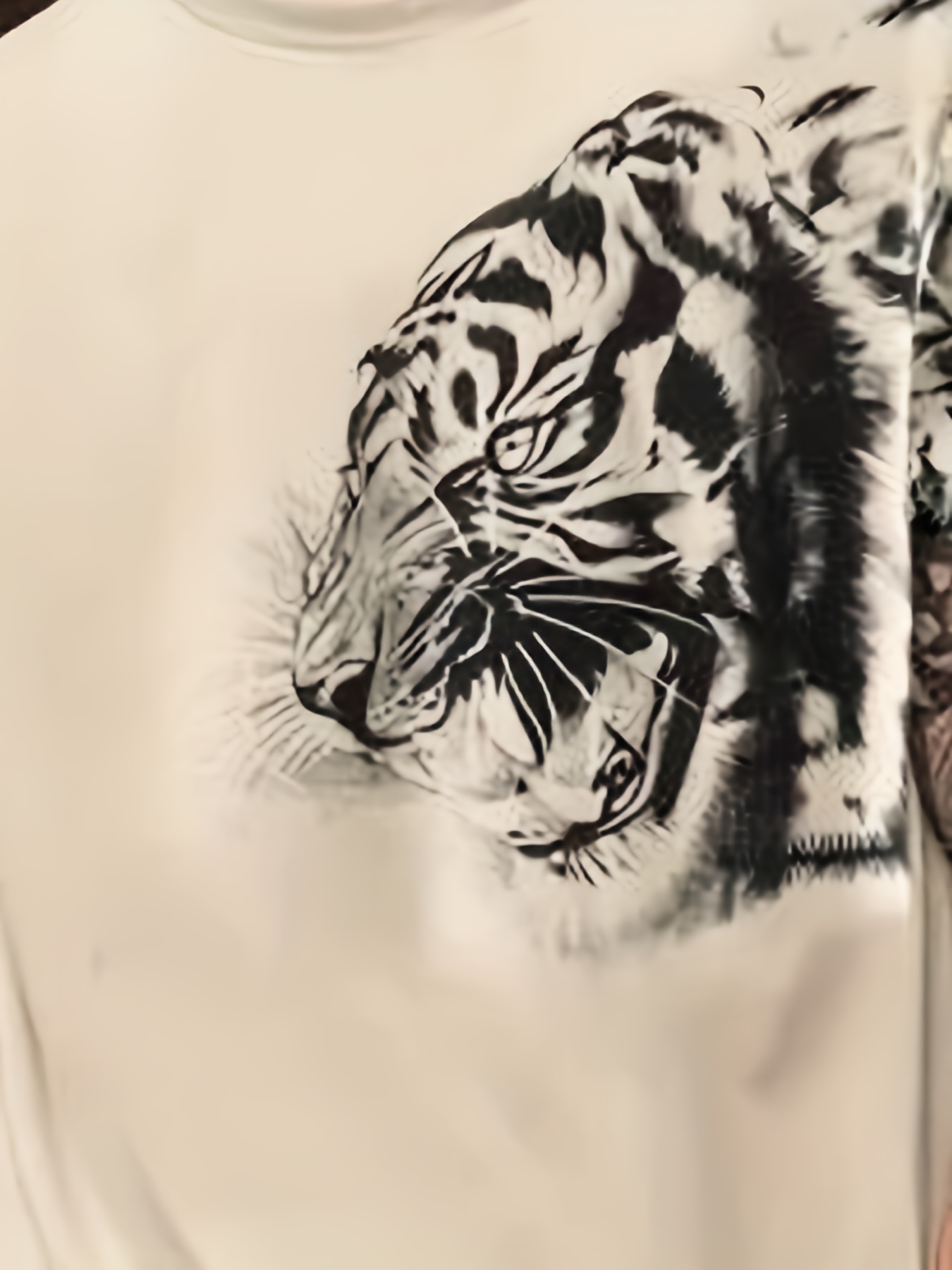 White Tiger Men's and Big Men's Graphic T-shirt 