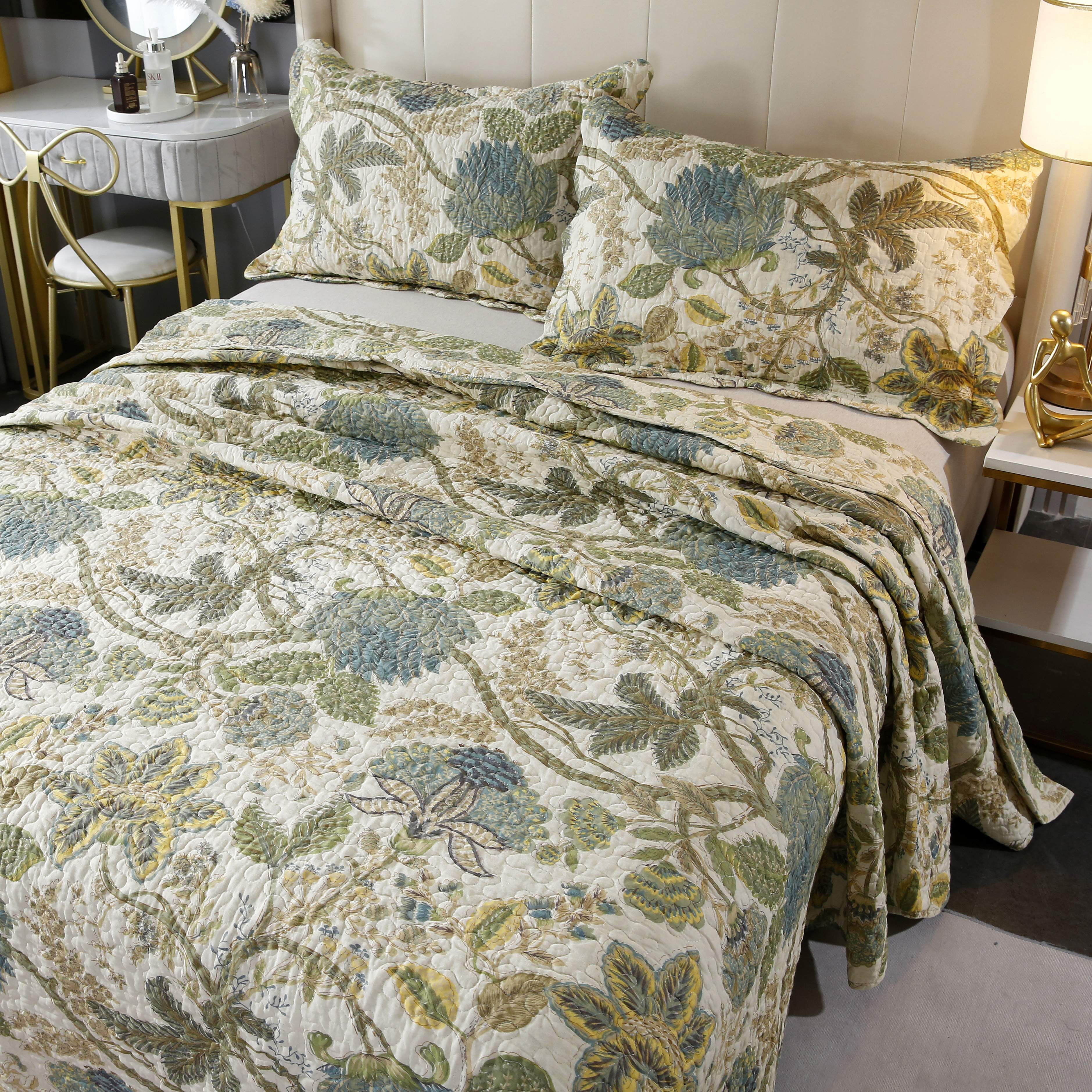 Vintage Luxury Quilt Set, Vine Print All Season Quilted Bedding