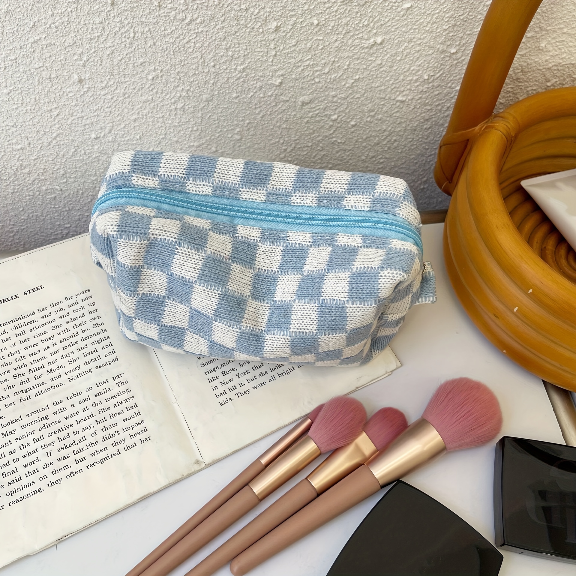 Elegant Checkered Makeup Bag - Roomy Travel Toiletry Organizer For Women -  Perfect For Makeup Brushes And Cosmetics - Temu