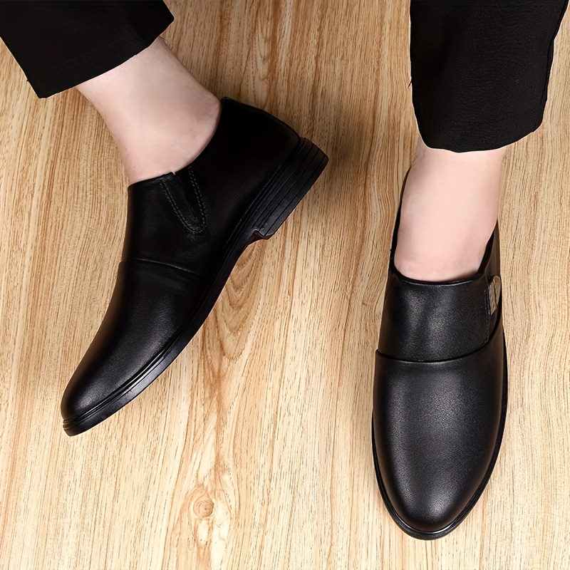 Men's slip clearance resistant dress shoes