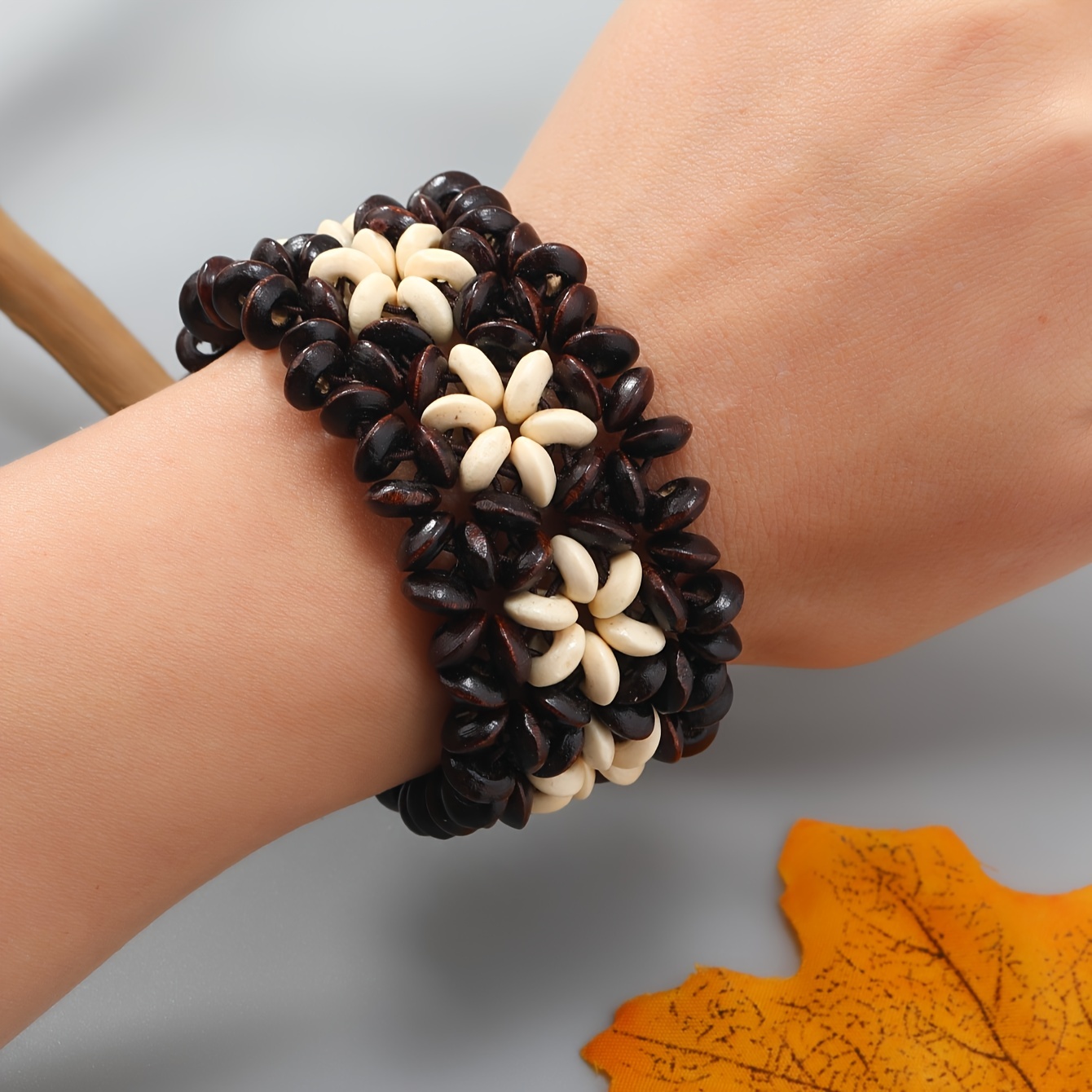 

1 Pc Of Delicate Wooden Bead Coconut Shell Design Elastic Bracelet Bohemian Vintage Style Personality Female Hand Jewelry