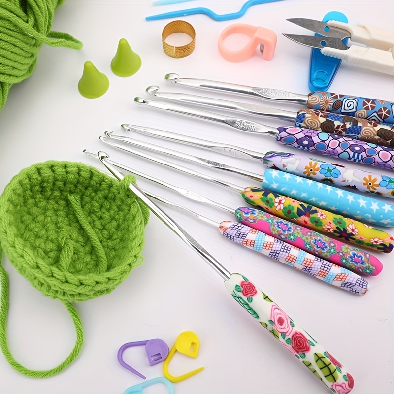 Crochet Hooks Set, 18 PCS Size 6.5mm 7.0mm 8.0mm 9.0mm 10.0mm Ergonomic  Soft Grip Handles Yarn Knitting Needles Kit and Large-Eye Blunt Needles,  Extra Long Knit Needles : : Home