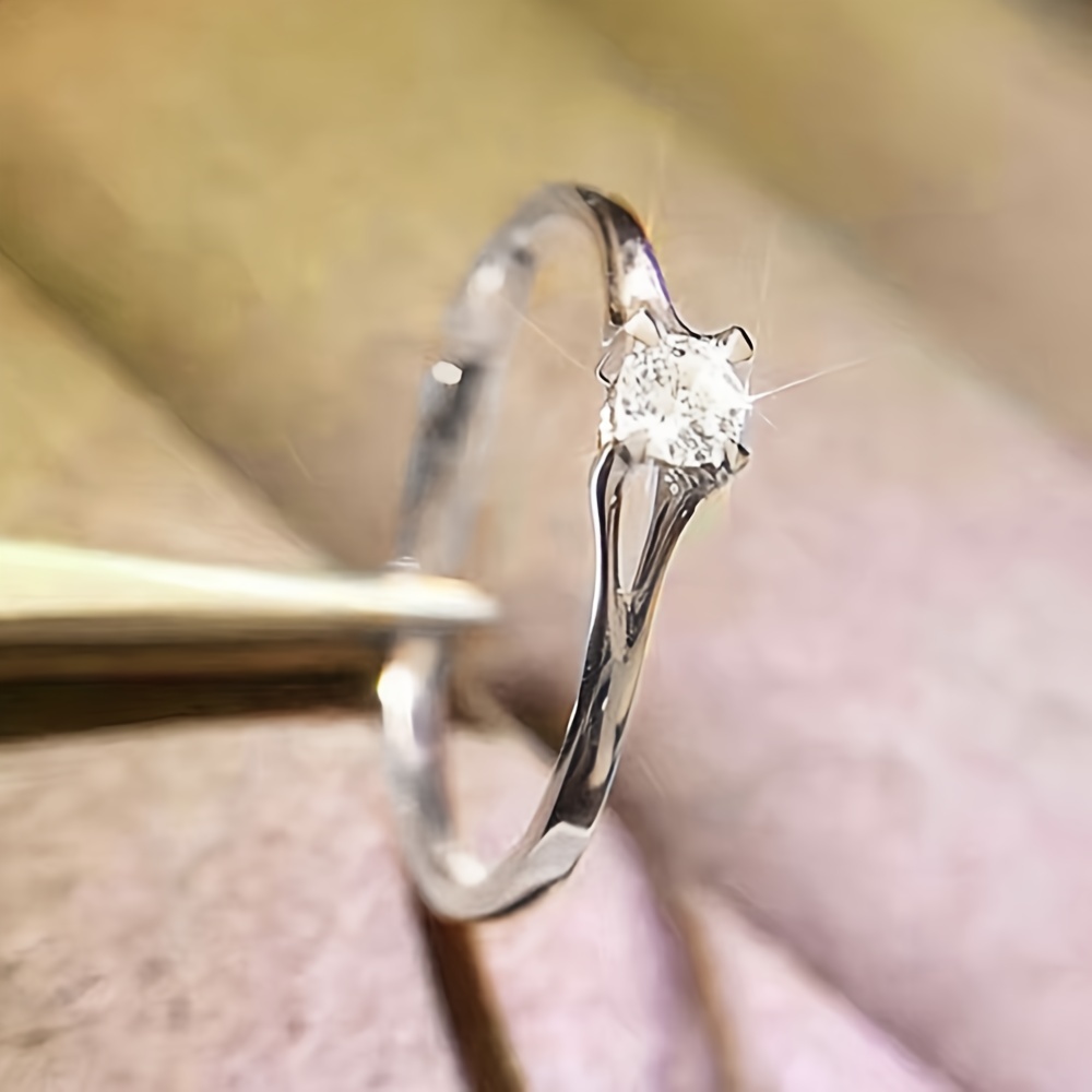 Anillo de compromiso de boda de circonita brillante clásico de 4 puntas,  regalo de joyería de mano para mujer