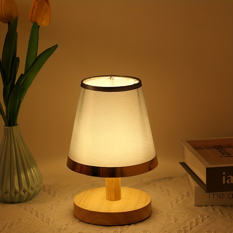 Lámpara de mesa con interruptor de botón, lámpara moderna de mesita de  noche con pantalla de tela, l…Ver más Lámpara de mesa con interruptor de  botón