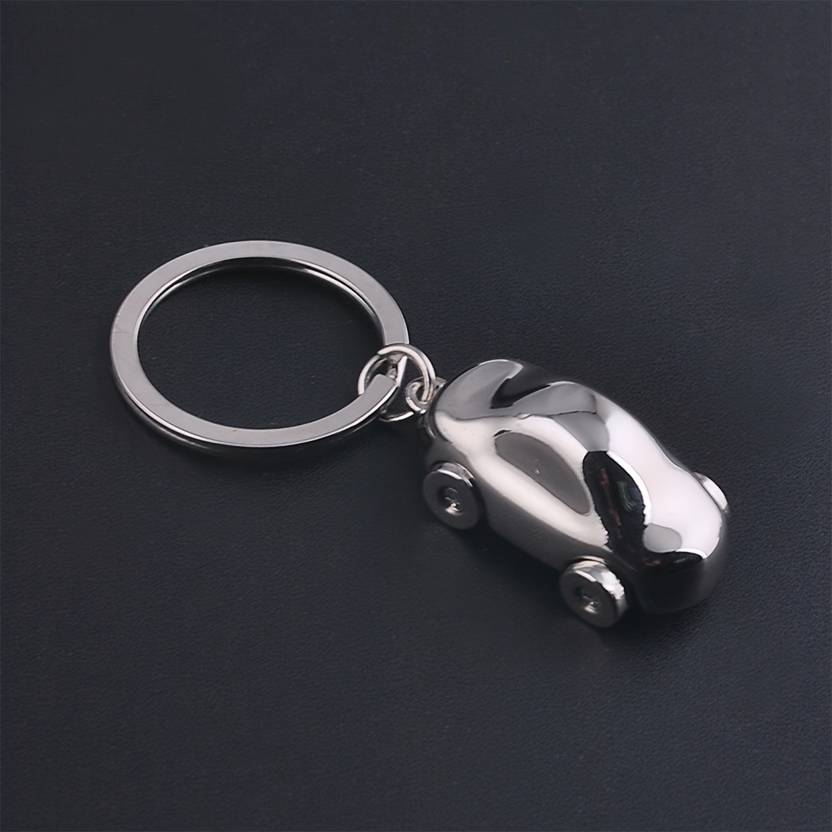 

1pc Creative Simulation Classic Small Car Keychain, Metal Key Pendant Small Gift