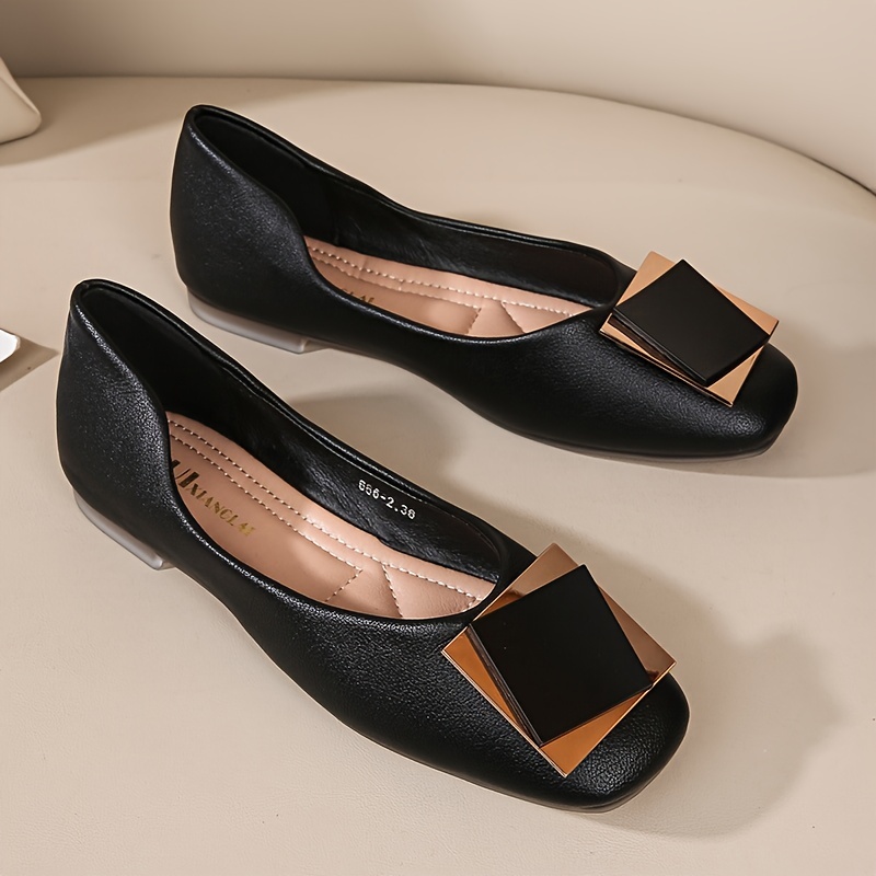 Trendy on sale black flats