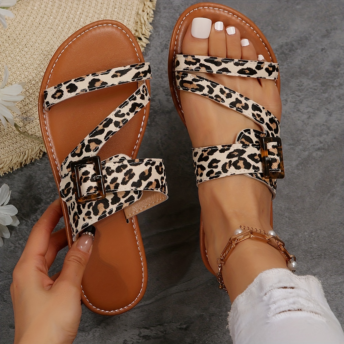 

Women's Leopard Print Flat Slippers, Round Open Toe Buckle Strap Shoes, Comfortable Outdoor Shoes