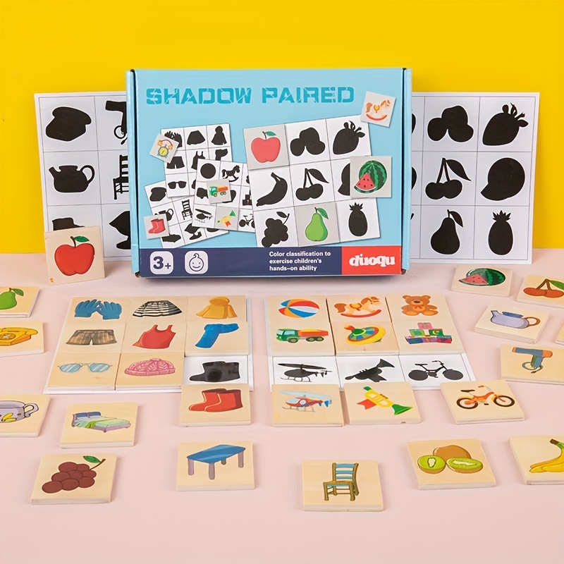 Jogos de memória com desenhos animados de natal. aprender jogo de cartas.  jogo educativo para crianças e bebês antes da idade escolar