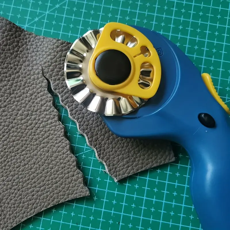 Ft011 Rotary Cutter Round Blades Fabric Cloth Leather Cutter Patchwork  Manual Diy Paper Cutting Tools Ticket Easy Tearing Wavy Edge Cutting - Temu  United Arab Emirates