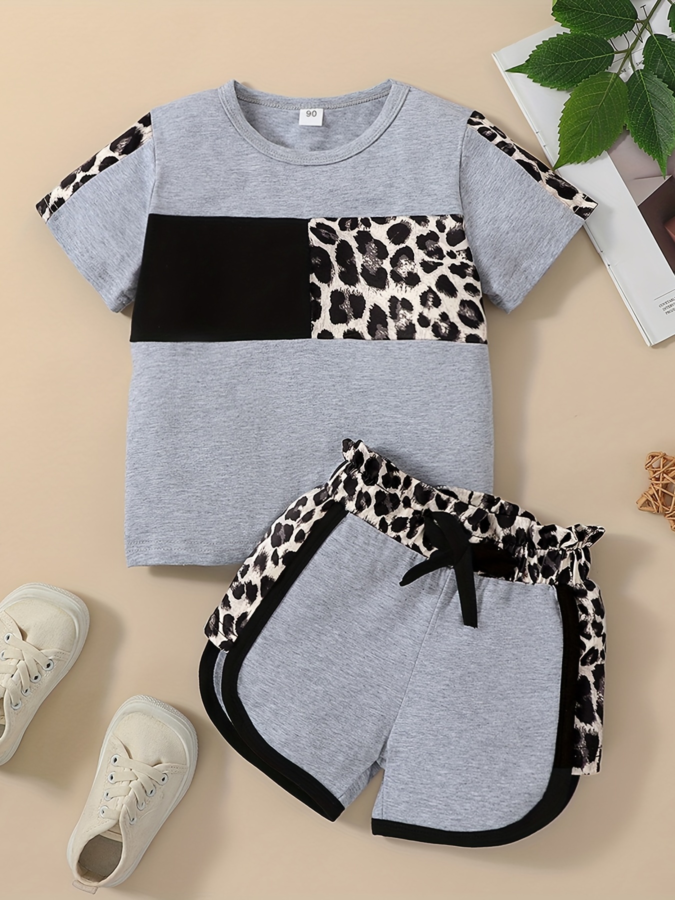 2-piece Kid Girl Leopard Print Colorblock Short-sleeve Tee and Bowknot Design Shorts Set