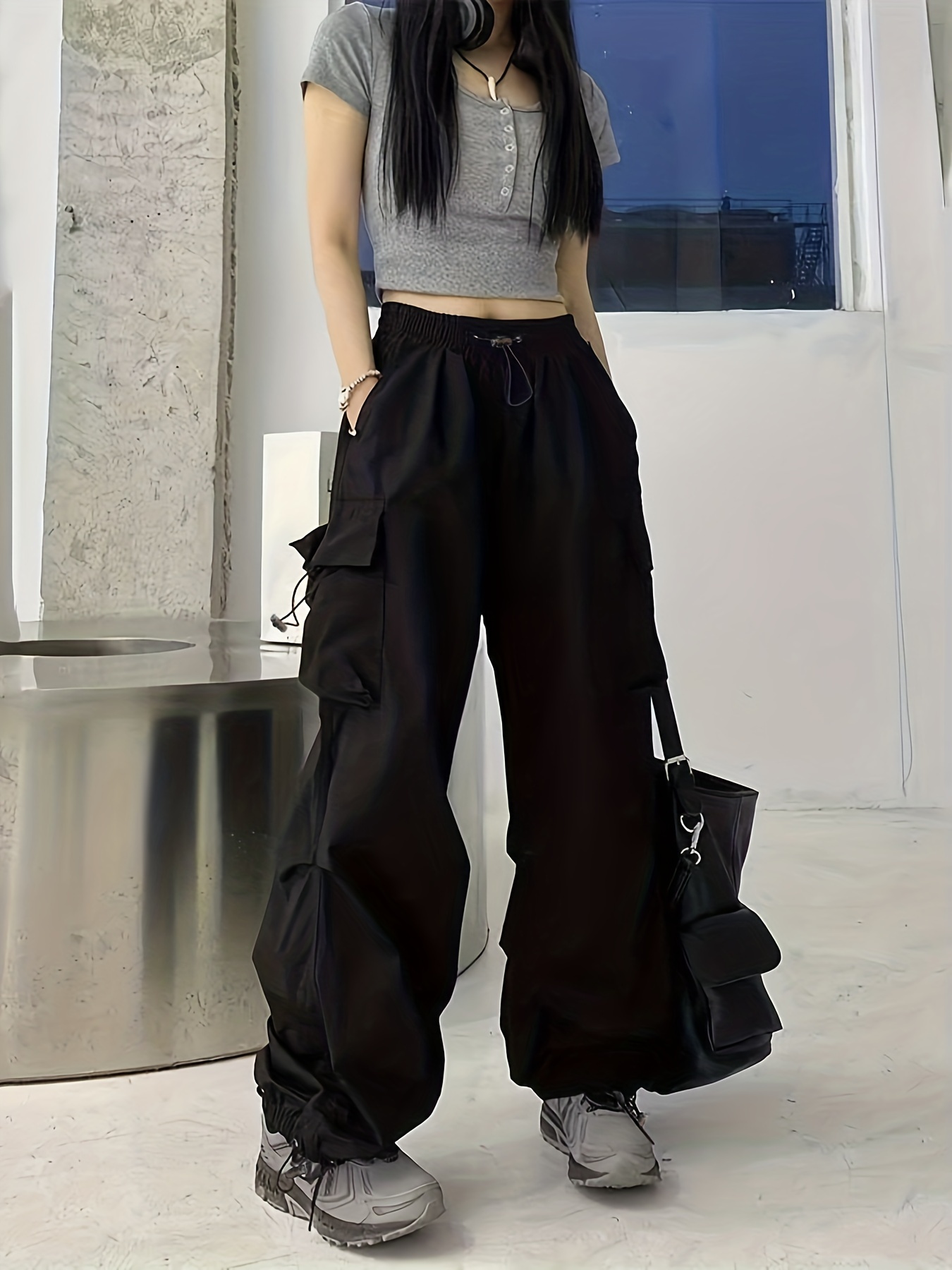 How to Style Black Cargo Trousers  Pantalones de moda, Ropa, Pantalones  cargo mujer