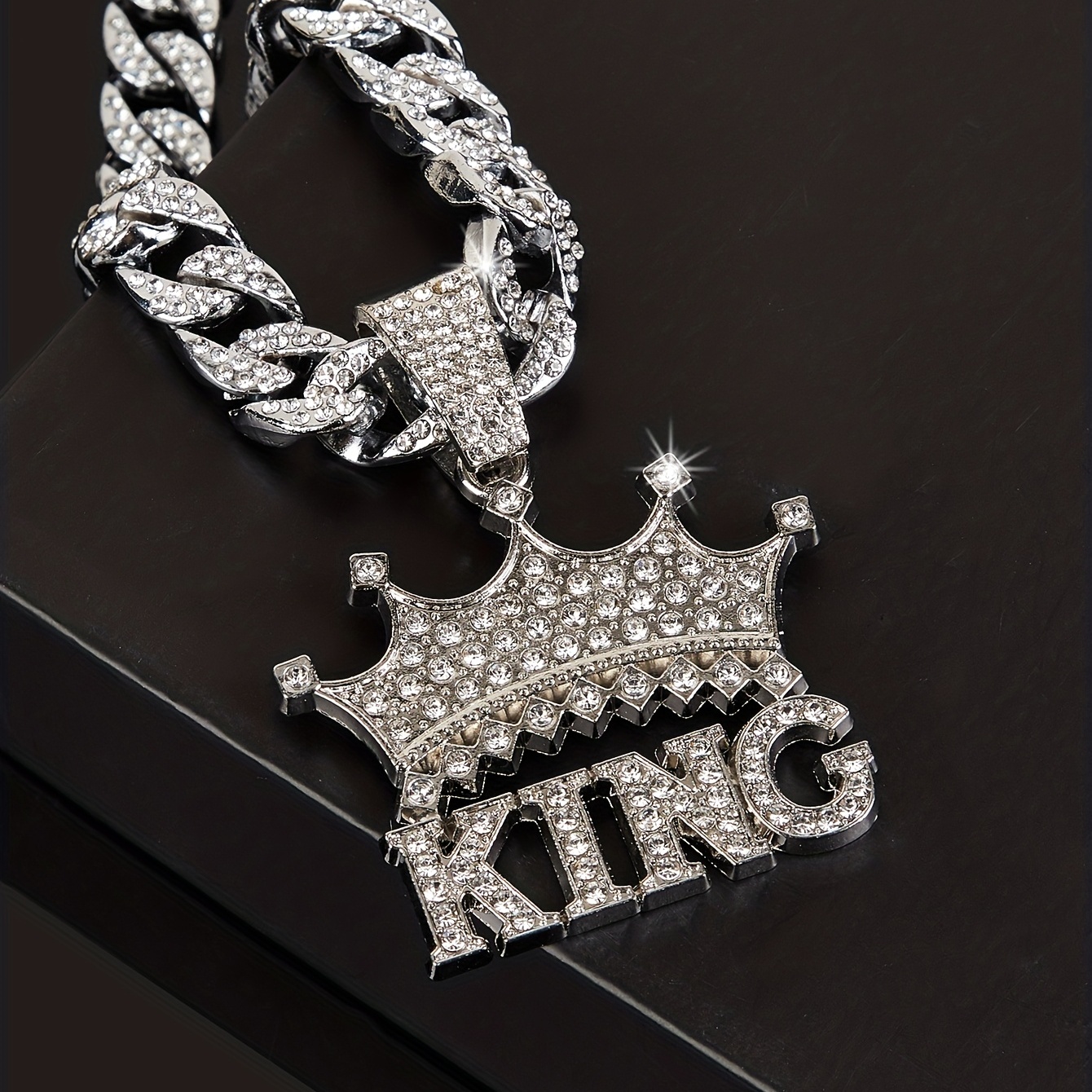 Iced Out Kingz, Accessories