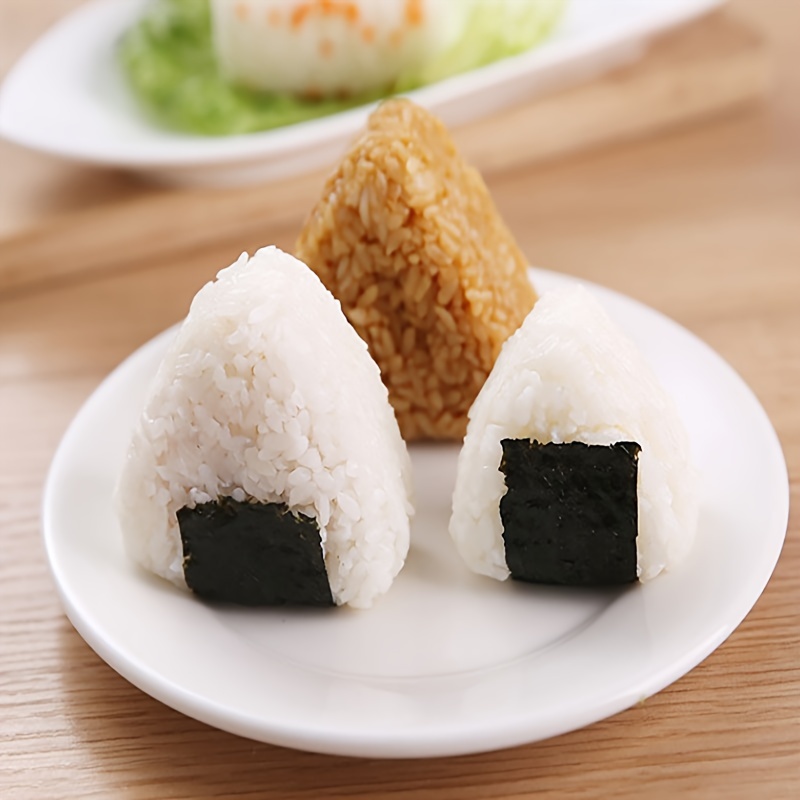 Detalle del producto: molde para onigiri triangular dos piezas.