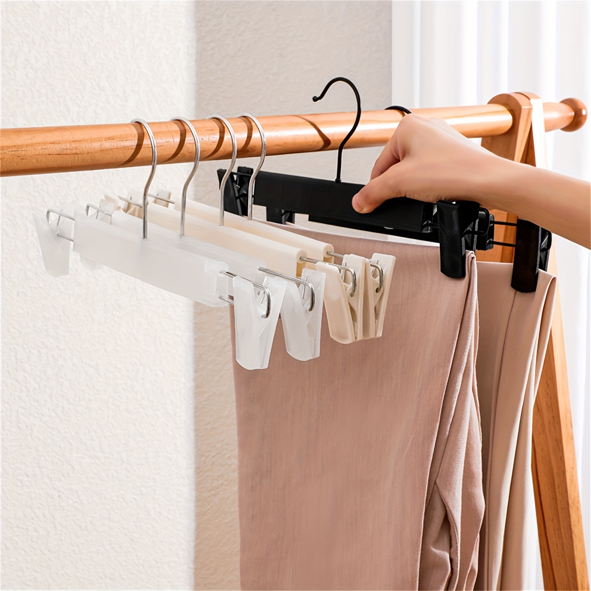 

5pcs Non-slip Strong Pants Clip, Household Plastic Frosted Pants Rack Hanging Pants Clip, Clothing Store Multi-functional Traceless Hanger Hanging Pants Skirt Storage Rack