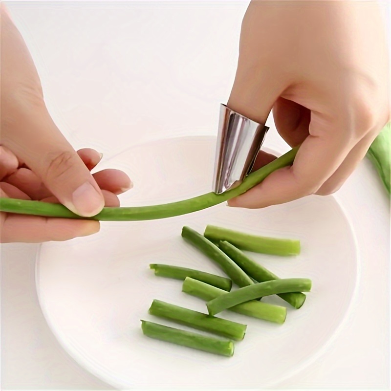 Acquista Utensile da cucina per protezione delle dita delle verdure da  taglio in acciaio inossidabile da 2 pezzi