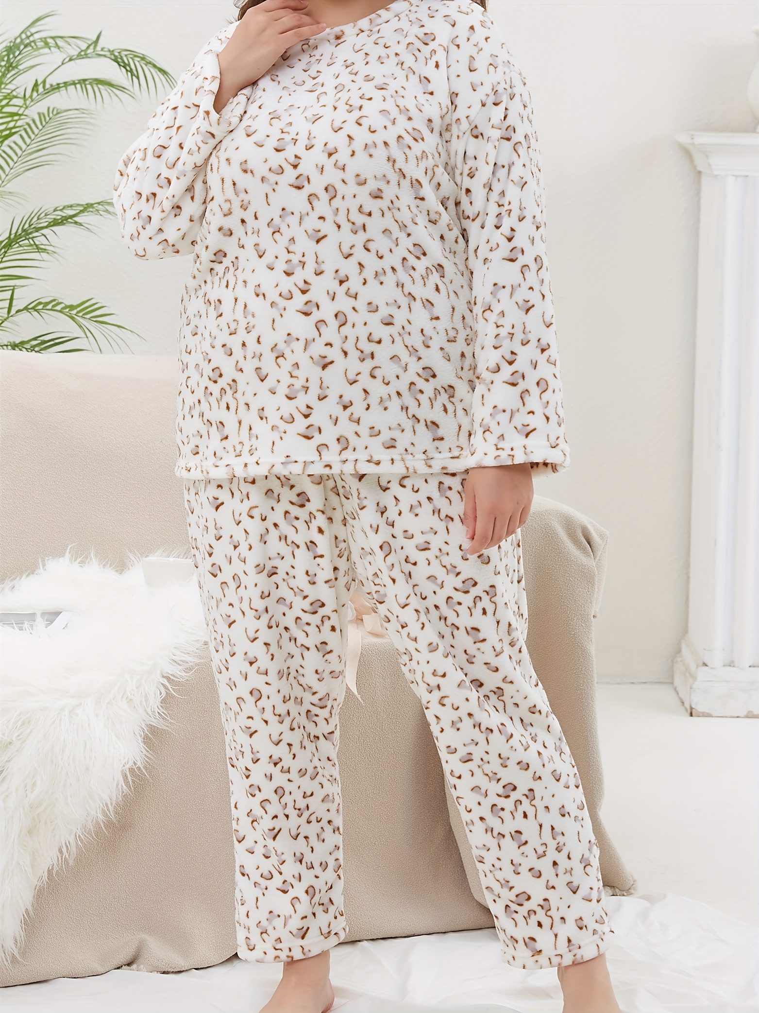 Plus Size Casual Pajama Set, Women's Plus Leopard Print Long Sleeve Round  Neck Flannel Top & Pants Loungewear Two Piece Set