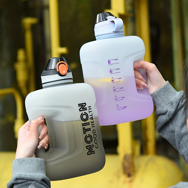 Botella de agua de gran capacidad con marcador de tiempo, jarras de  Fitness, vasos de plástico de Color degradado, botella de agua esmerilada  para exteriores, 2 litros - AliExpress