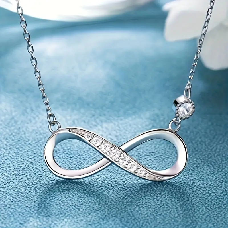 pendant jewelry details 1