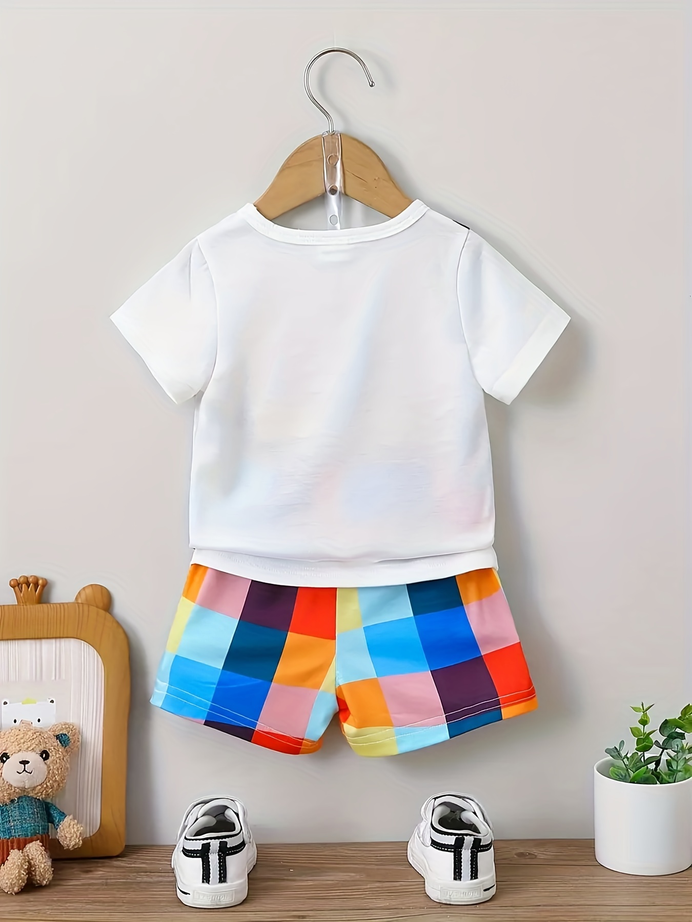 Baby Bear Print Pocket T-Shirt & Plaid Shorts