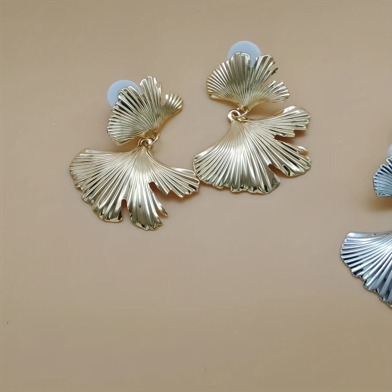 Boho Metal Ginkgo Leaf Earrings Unisex Exaggerated