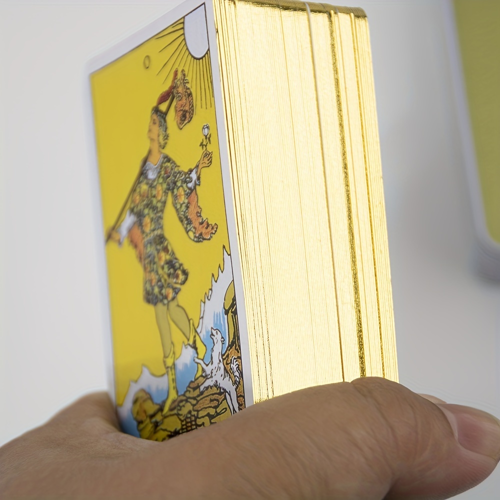 Hengqiyuan 78 Cartes de Tarot avec Guide PVC Étanche Luxe Feuille d'or  Classic Rider Waite Tarot Cards Deck avec Boîte Exquise pour Débutants et  Joueurs Professionnels,Noir : : Cuisine et Maison