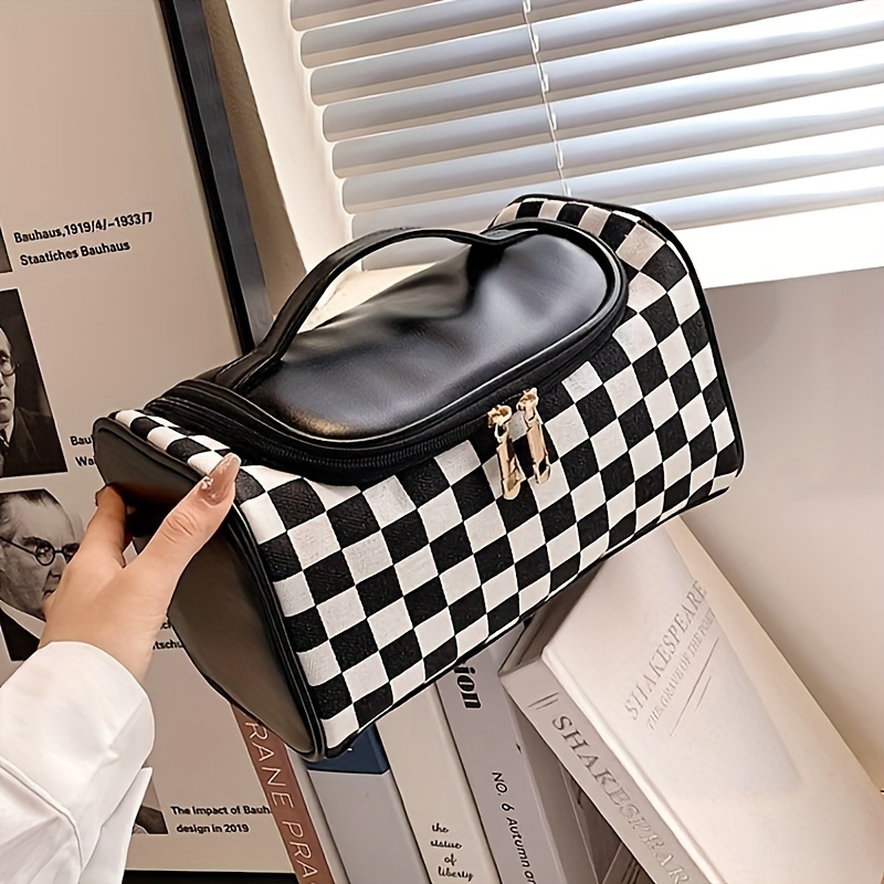 Checkered Makeup Bag, Portable Leather Large Cosmetic Bag, Large Capacity Travel  Cosmetic Bag for Women, Lightweight Design and Waterproof Toiletries Bag  ,Brown 