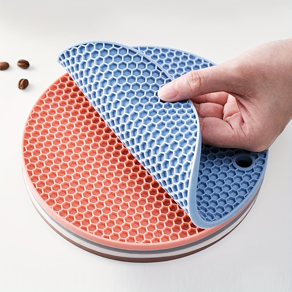Yidarton Round Honeycomb Silicone Placemat High Temperature Thick Placemat  Anti-Scalding Non-Slip Mat Silicone Table Mat Blue 
