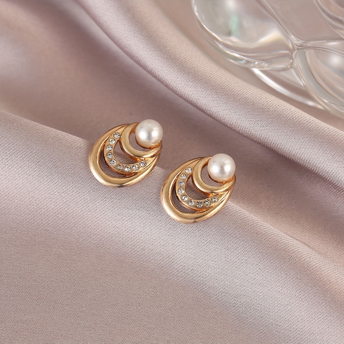 Women's Temperament Pearl Stud Earrings