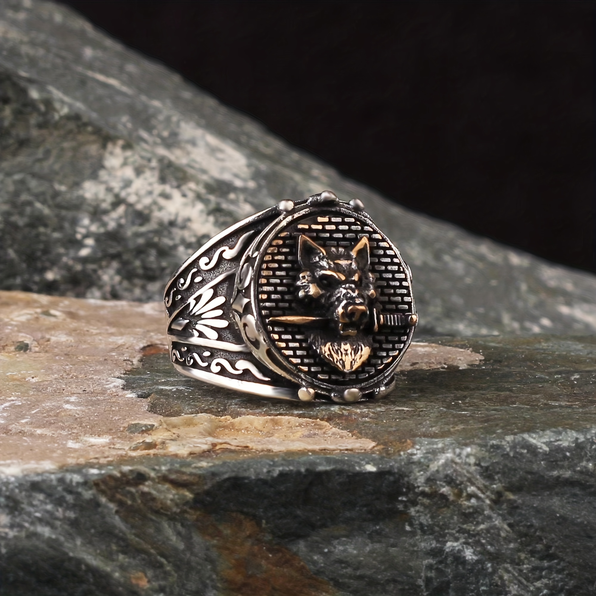 Men's Wolf Symbol Signet Ring