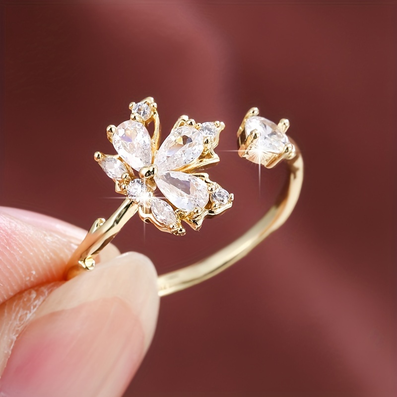 

A Stylish Maple Leaf Design Elegant Ladies' Ring Set With Zirconia.