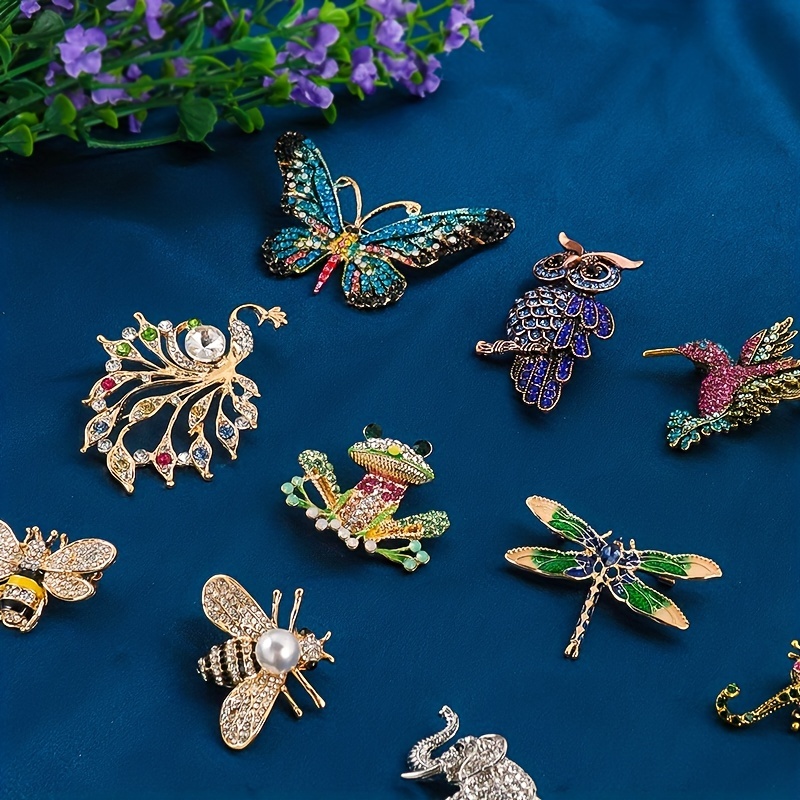 12個のトンボ、蝶、蜂、昆虫、動物のテーマのブローチセット亜鉛合金のブローチピンセット、日常の装飾用