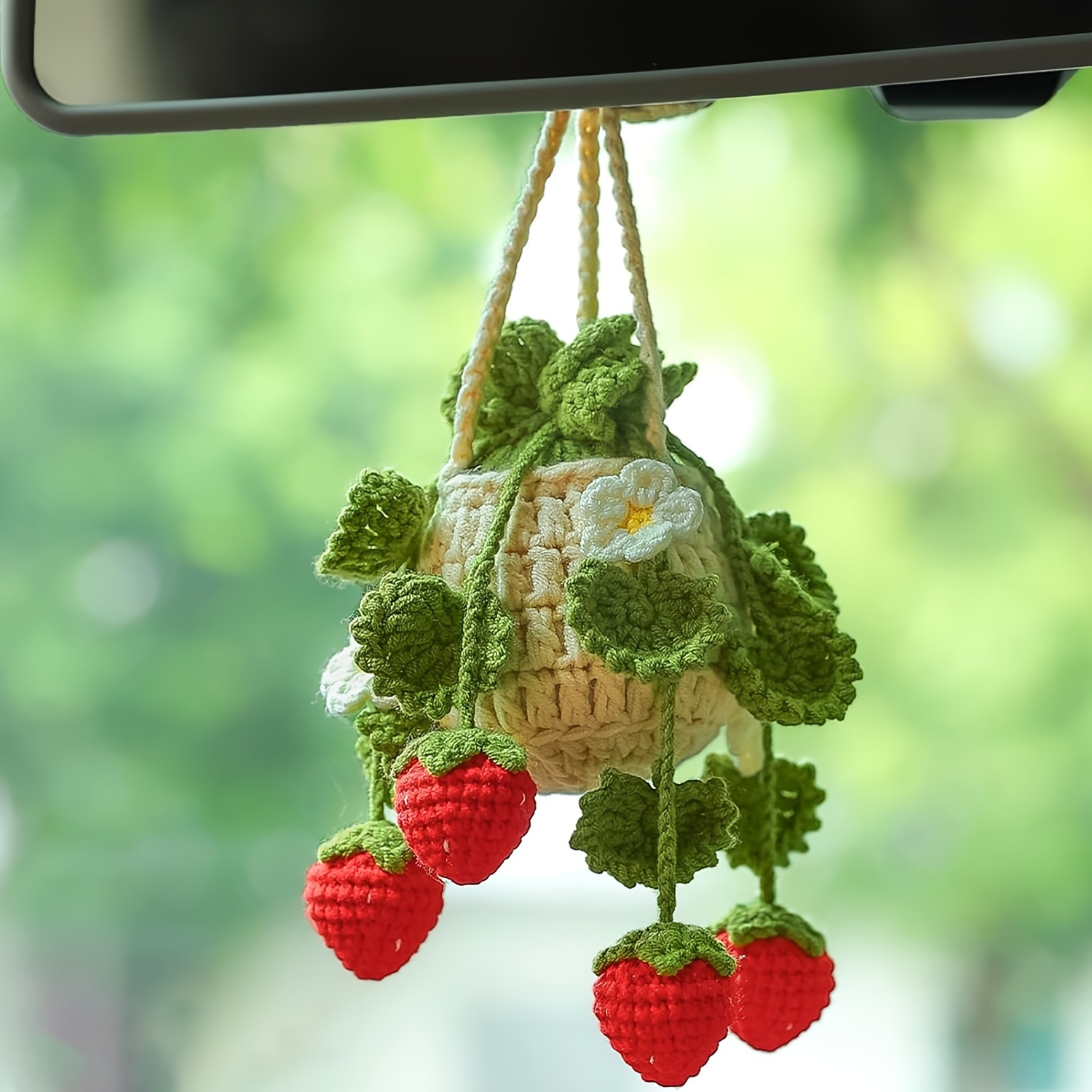 

1pc Hand-crocheted Strawberry Car Pendant Rearview Mirror Decorative Pendant Hand-woven Cute Creative Knitting Pendant Car Interior Accessories