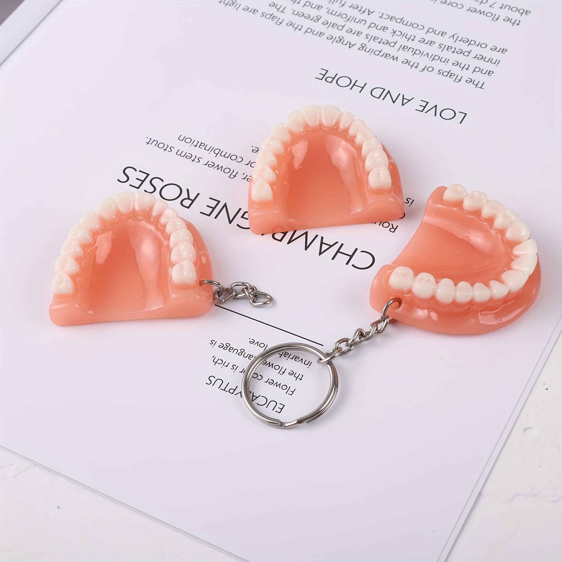 1pc Tooth Keychain For Men, Halloween Christmas Gift, Simulation Mini Resin  False Teeth Keychain