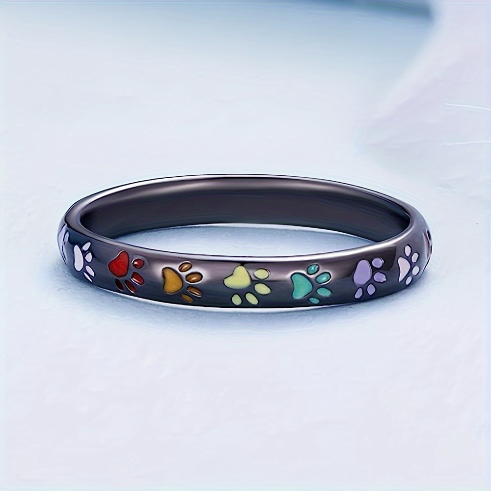 Carved Dog Paw Band Ring in Silver - Unisex