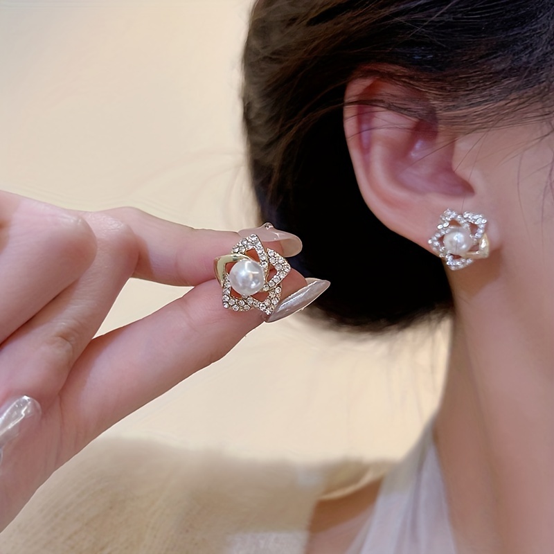 Delicate Vintage Rose Flower Rhinestone Stud Earrings
