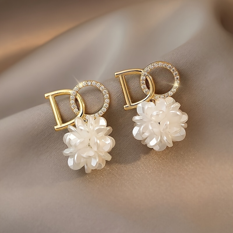 

Hollow Letter Do & Exquisite White Camellia Design Dangle Earrings Elegant Luxury Style Alloy Jewelry Wedding Accessories