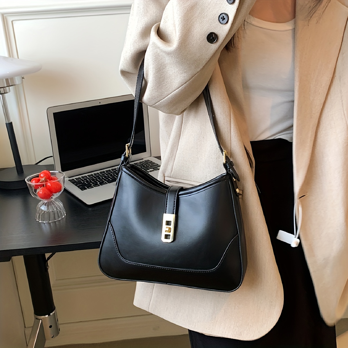 Black Solid Leather Handbag