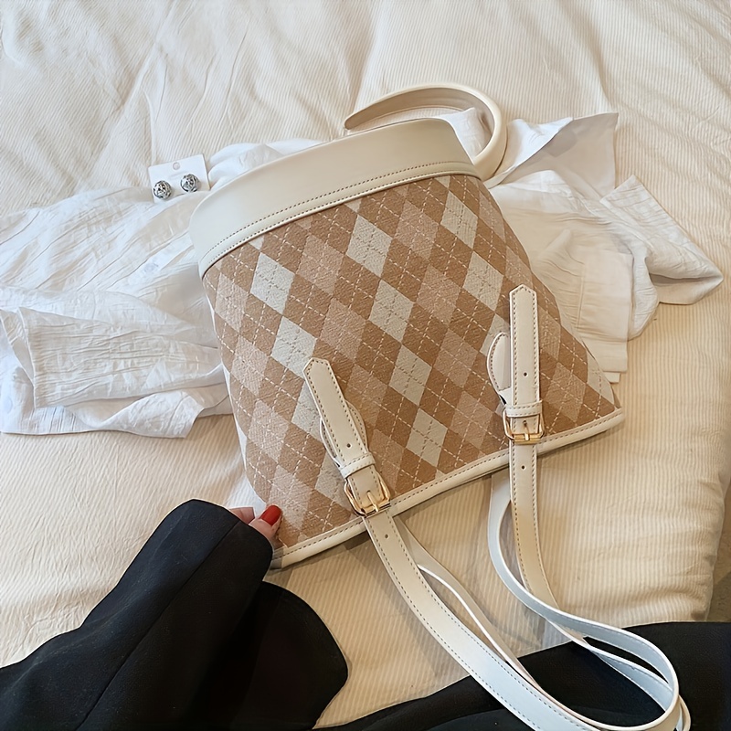 Louis Vuitton Bucket Bag Outfits For Women