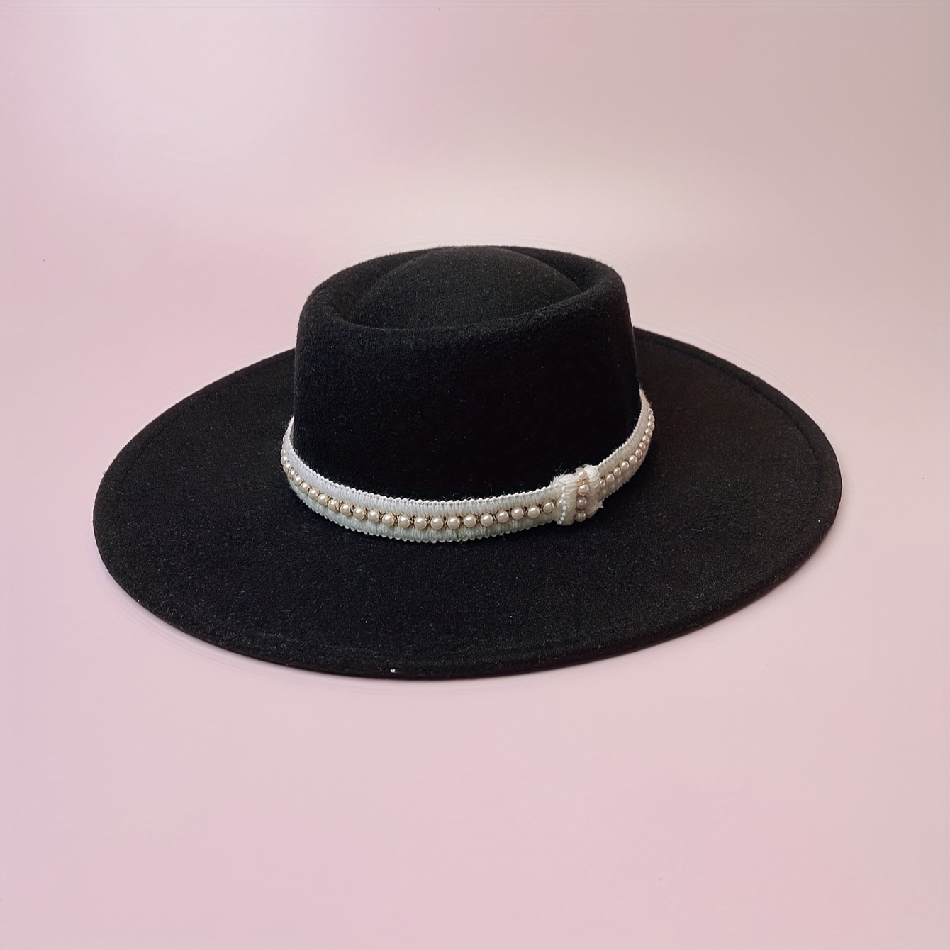 

Elegant Flat Top Fedora Faux Pearl Belt Black & White Jazz Hats French Style Felt Hat For Women