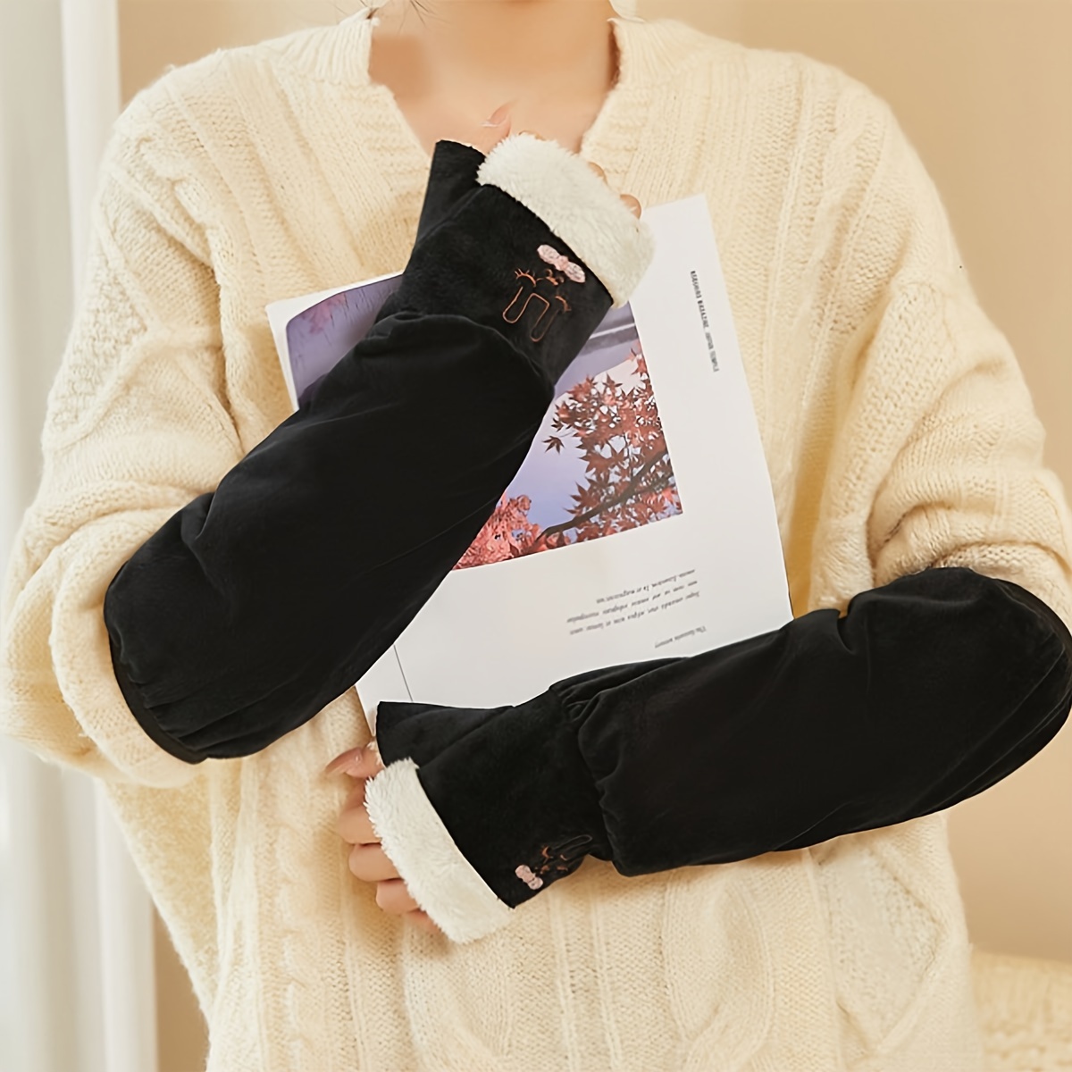 Arm sleeves outlet with thumb holes