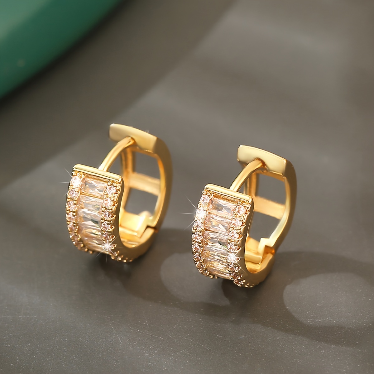

Luxury Shiny Hoop Earrings Copper Jewelry Full Of Sparkling Zircon Vintage Elegant Style For Women Party Ear Accessories