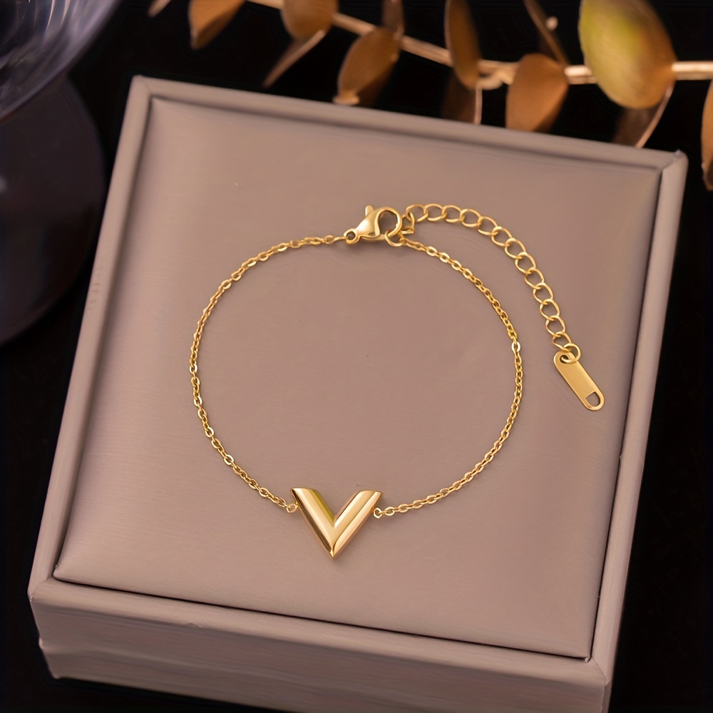 V Letter Bracelet For Women, Fashionable And Non-fading Titanium