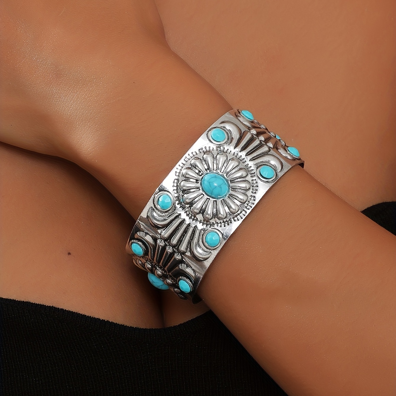 

Western Style Turquoise Decor Vintage Silver Color Bangle For Women Gift Hand Jewelry