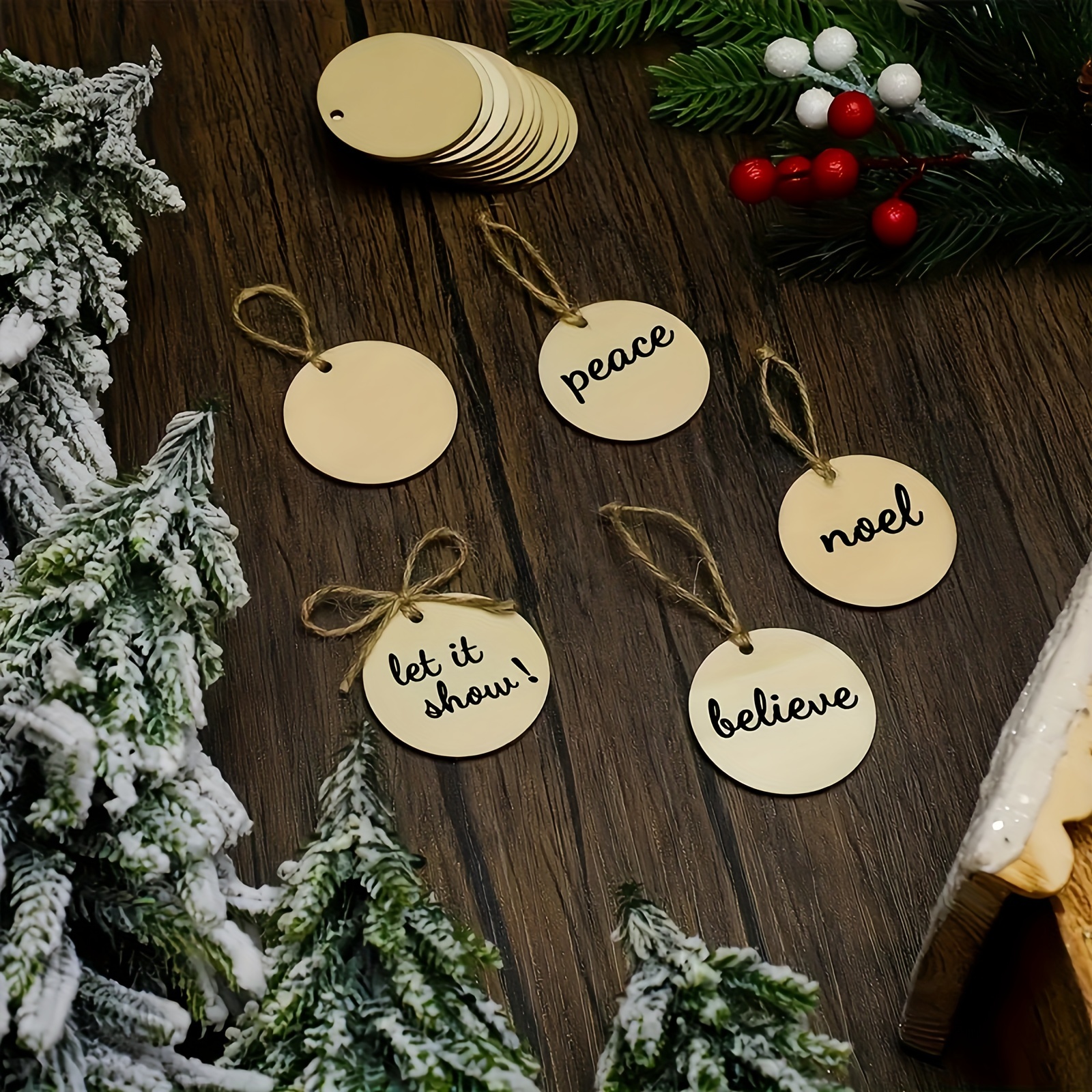 6 DIY Christmas decorations with wooden discs 