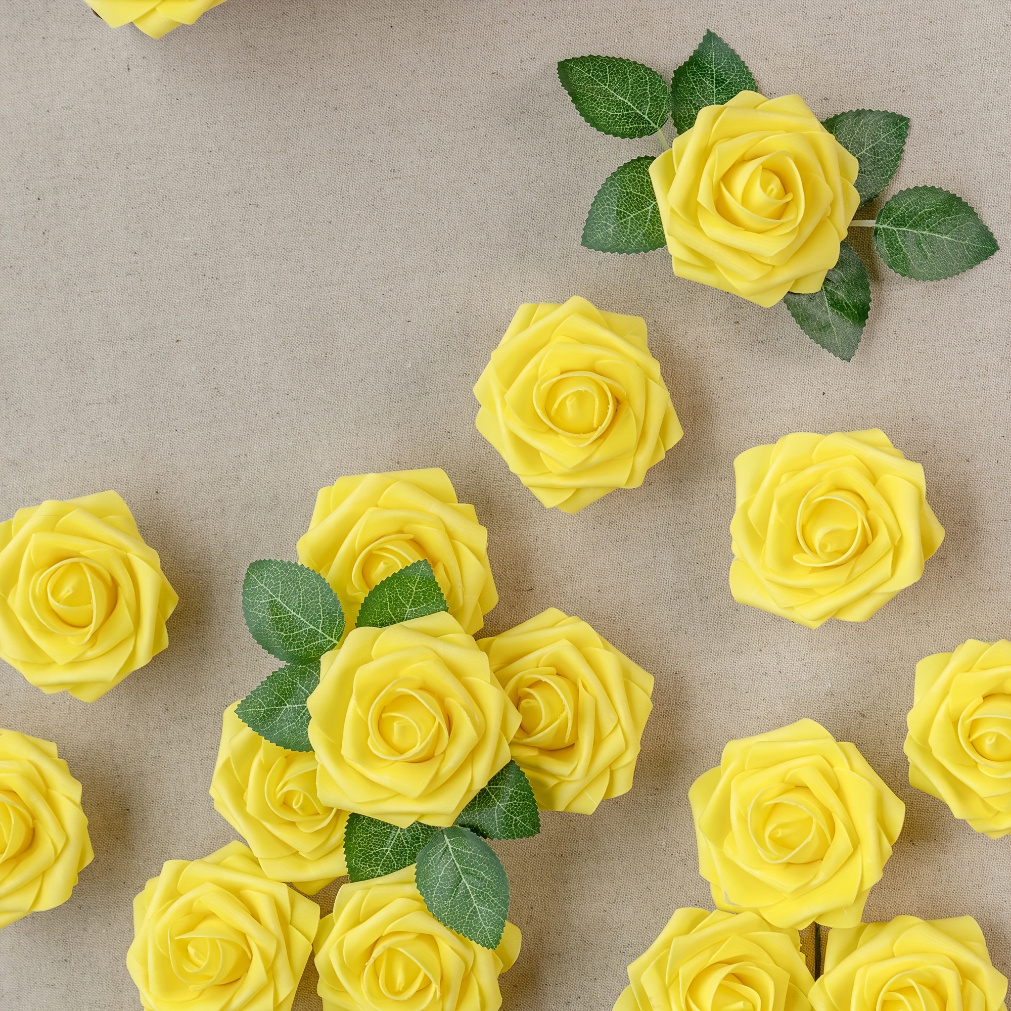 黄色い造花のバラ mqdefault.jpg